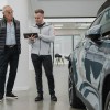 Umfrage zu E-Auto-Kauf: Probefahrt und Akku-Beratung enorm wichtig