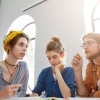 Consors-Finanz-Studie: Gen Z glaubt an E-Autos, zögert aber