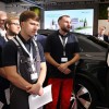 Hahn-Gruppe in der Zukunftswerkstatt 4.0: Kretschmann im Gespräch mit Azubis