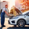 Spezielle Schulungen: Verunfallte E-Fahrzeuge abschleppen und bergen