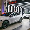 Grünheide zahlt weiter übertariflich: Tesla erhöht erneut Gehälter