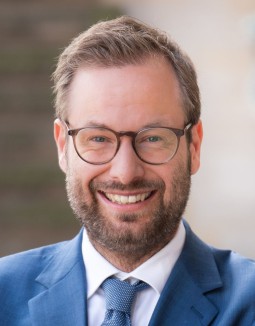 Dr. Anjes Tjarks