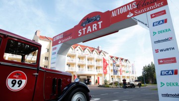 Classic Rallye 2011: Tourstart unter blauem Himmel
