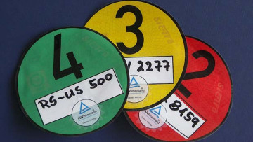 Urteil: Gebrauchtwagen mit falscher Plakette ist Rücktrittsgrund