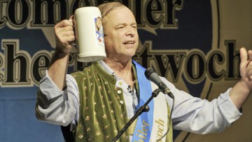 Automobiler Aschermittwoch 2011: Vergangenheits- und Zukunftsbewältigung in Abensberg