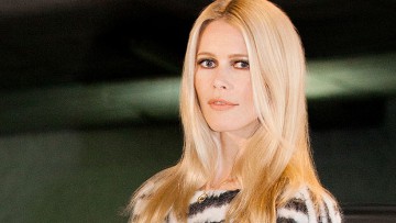 Image: Claudia Schiffer wirbt für Opel