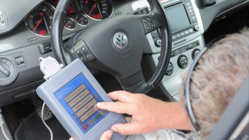 Tachomanipulation: Allianz nimmt Autobauer in die Pflicht