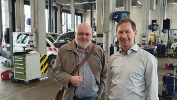 Markus Schneider vom Schneider Planungsbüro und Fuhrparkleiter Oliver Heindle Stadtwerke München