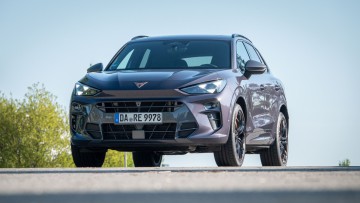 Cupra Terramar frei stehend gegen den Himmel fotografiert