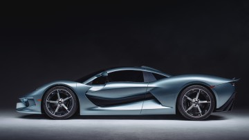 Beim Hennessey spannt sich die Außenhaut denkbar flach über die 20 bzw. 21 großen und mit Michelin-Reifen bestückten Räder