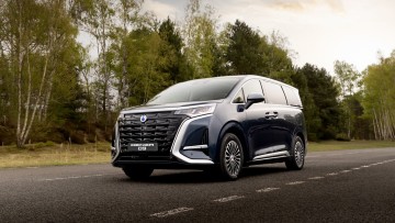 Mit dem D9 greift BYDs Premiummarke Denza etablierte Luxus-Vans direkt an.