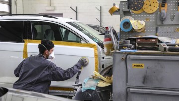 Viele Autofahrer sparen an der Reparatur