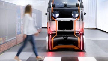 Wie sollten autonome Fahrzeuge auf Fußgänger reagieren?