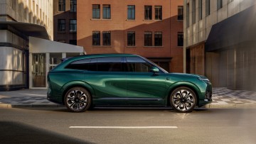 Der 5,12 Meter lange Elektro-Sechssitzer strotzt nur so vor Hightech- und Komfort-Features
