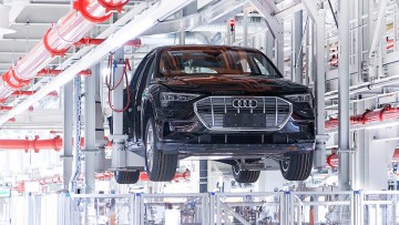 Produktionsstopp in Autoindustrie: Deutschland fehlen 360.000 Neuwagen