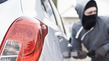 Autodiebstahl vor Kfz-Werkstatt: Schlüssel im Briefkasten nicht immer fahrlässig