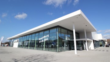 Entenmann eröffnet neues BMW-Haus in Göppingen