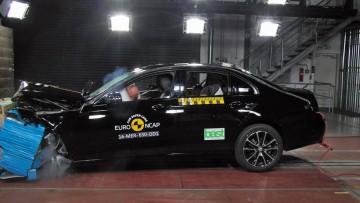 EuroNCAP: Top-Noten für Mercedes E-Klasse und Peugeot 3008