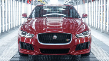 Jaguar XE: Vier Motoren zum Start