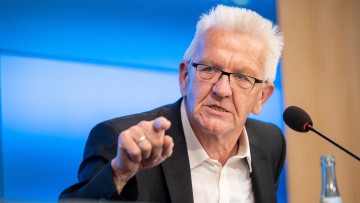 E-Autos: Kretschmann bezweifelt schnellen Siegeszug