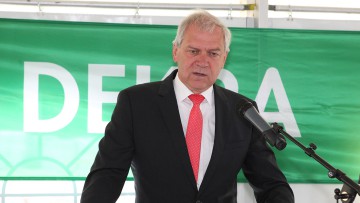Handy-Gefahren am Steuer: DEKRA schlägt Alarm