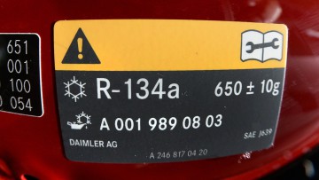 Kältemittel Hinweisschild Daimler Mercedes R-134a