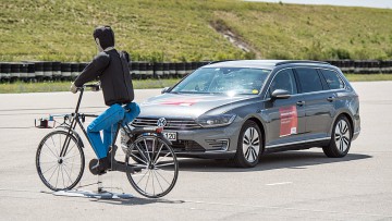 Bosch-Notbremssystem: Schneller als das menschliche Auge