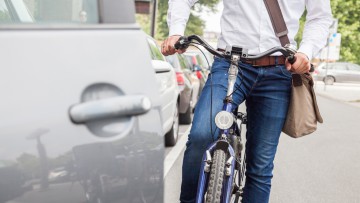 Radfahrer: Verkehrsexperten weiter gegen Helmpflicht