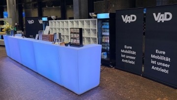 An der VAD-Bar beim ZDK-Neujahrsgipfel traf sich die Kfz-Branche