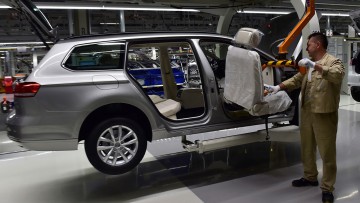 Elektromobilität: VW-Personalchef erwartet weniger Jobs im Autobau