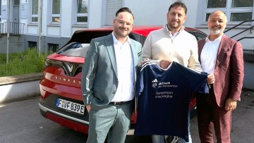 V.l.n.r.: Meikel Baum-Rivera (akf Bank Kooperationsmanager autofinanz), Eugen Nickel (ehemaliger Financial Solutions Director VinFast Europe) und Rainer Bickel (akf Bank Vertriebsdirektor autofinanz)