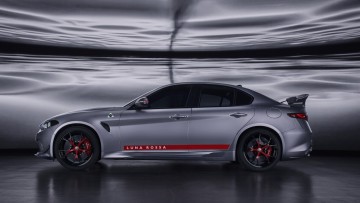 Alfa Romeo Giulia Quadrifoglio Luna Rossa