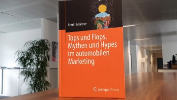 Buchcover "Tops und Flops, Mythen und Hypes im automobilen Marketing"