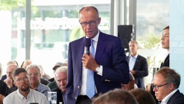 Thüringer Wahlkampf 2024 mit CDU-Chef Friedrich Merz im Autohaus