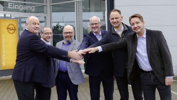 V.l.n.r.: Helmut Peter (Inhaber & Geschäftsführer / Autohaus Peter Gruppe), Falk Kirsche (Gesellschafter / Autohaus Mundt), Matthias Mundt (Gesellschafter / Autohaus Mundt), Detlef Günter (Gesellschafter / Autohaus Mundt), Andreas Peter (Inhaber & Geschäf