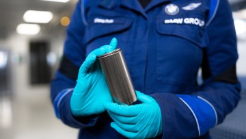 Die sechste Generation der Batteriezellen der BMW Group wird die Energiedichte um mehr als 20 Prozent erhöhen und die Ladegeschwindigkeit und Reichweite um bis zu 30 Prozent steigern