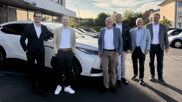 Von links: Marco Urosevic, Verkäufer MG, David Zander, Network Inside Sales Manager, Stefan Greving, Geschäftsführer Jungeblut, Karsten Dornheim, Senior Network Development Manager, Gerd Boomers, Inhaber Boomers Gruppe, Jens Feldkamp, Marketingleiter Boom