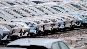 Automarkt im Juli: Kaufprämie sorgt für E-Auto-Boom