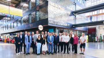 Rund 20 Vertreter von Automobilbetrieben haben sich auf Einladung der DAT in der Motorworld München, um in einem neuen Veranstaltungsformat Impulse aus der Hospitality Branche zu erhalten.