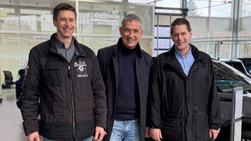 V.l.n.r. Sönke Duitsmann (Geschäftsleiter Duitsmann), Björn Böttcher (Geschäftsführer Dello) und Hauke Duitsmann (Geschäftsleiter Duitsmann)