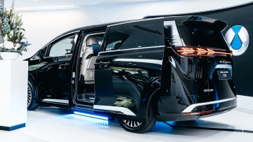 Denza D9 im neuen Kölner Showroom