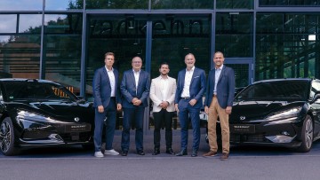 V.l.n.r.: Lennart Sieck (Brand Manager BYD & Denza Wackenhut), Markus Pross (Chief Financial Officer Wackenhut), Timo Klaissle (Network Manager Denza), Klaus Hartmann (Regional Sales Director Denza) und Rainer Leenen (Vertriebsleiter Pkw Wackenhut)