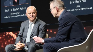 Van-Mossel-CEO Eric Berkhof (li.) mit Prof. Stefan Reindl beim diesjährigen IfA Branchengipfel in Nürtingen