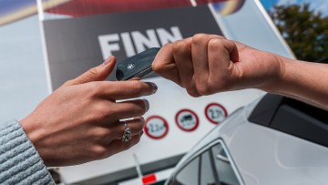 Finn-Fahrzeugübergabe an der Abholstation in München