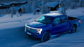 Ein Ford F-150 Lightning im verschneiten Norwegen