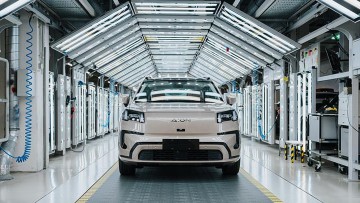 Im Magna-Werk in Graz ist die Serienfertigung des GAC Aion V gestartet.