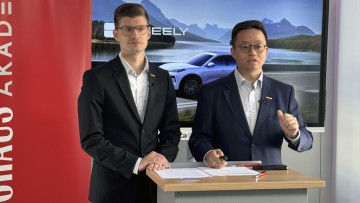 Philipp Hempel, Executive Director Geely Auto Deutschland (li.), und Zack Zhang