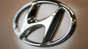 Hyundai-Logo an einem Auto