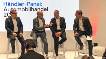 Hochkarätig besetzte Händlerrunde auf dem Google-Messestand (v.li.): Andreas Weeber (Weeber Mobilitätsgruppe), Peter Schäfer (Autohaus Allgäu), Jürgen Keller (AVAG), und Konrad Weßner (Mobility4.me/puls Marktforschung)