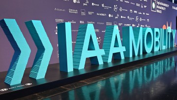 Schriftzug der IAA Mobility 2023 in der Messe Riem